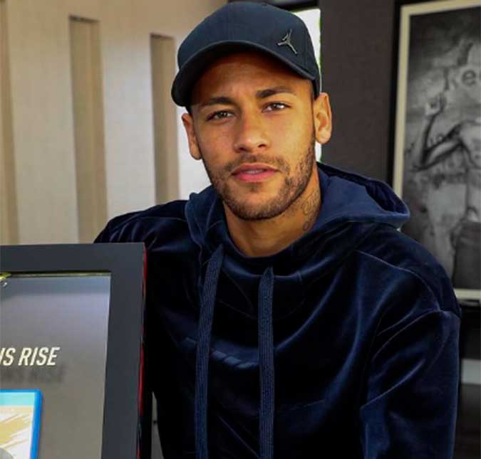 Solteiro, Neymar curte balada rodeado de mulheres, diz colunista