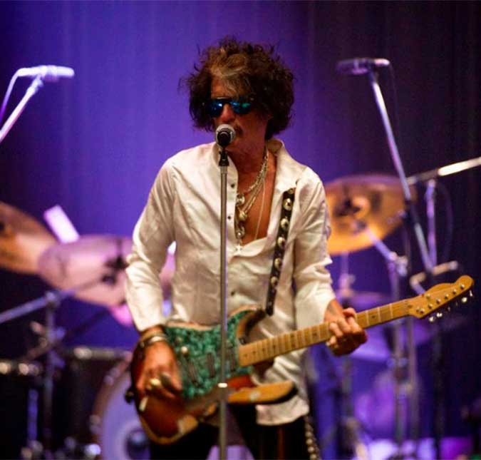 Joe Perry, guitarrista do <i>Aerosmith</i>, é internado em hospital após <i>show</i>