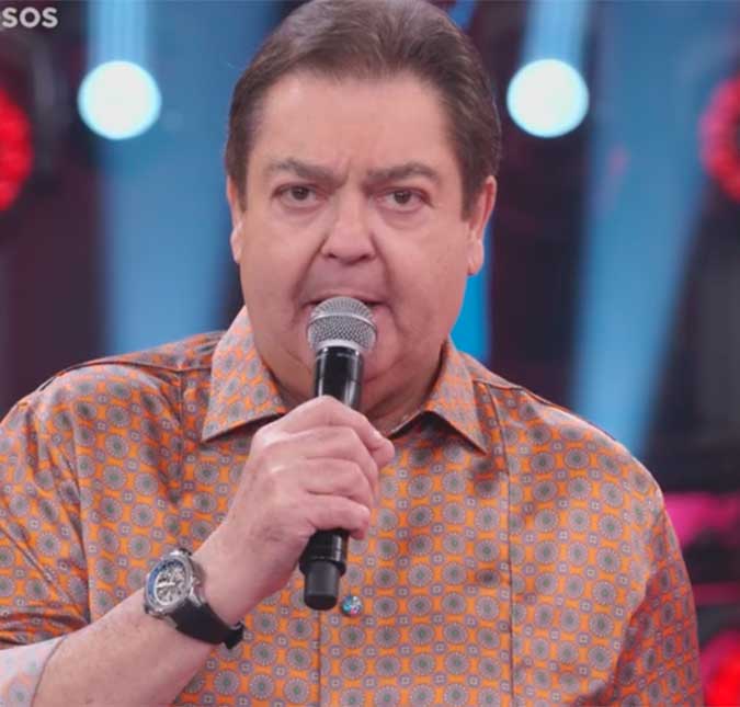 Faustão diz que bailarina do <i>Domingão</i> pode usar vestido que quiser e internautas apontam indireta a Silvio Santos