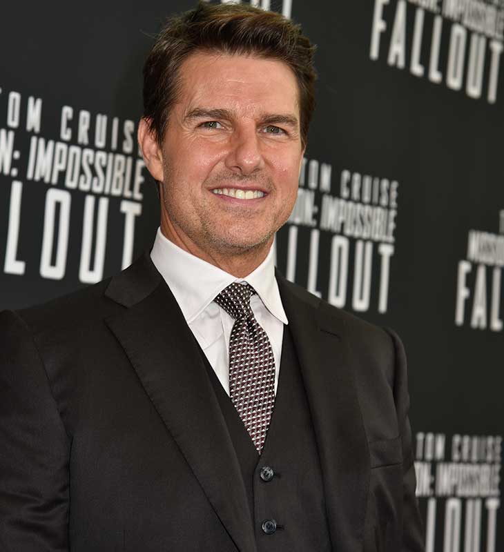 Tom Cruise pousa de helicóptero no quintal de família inglesa e surpreende moradores com passeio