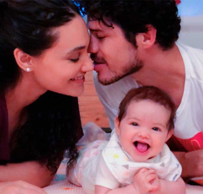 Débora Nascimento viaja com a filha pela primeira vez e revela perrengues, saiba