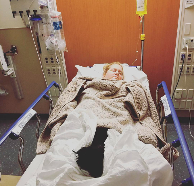 Grávida, Amy Schumer é internada com hiperemese gravídica