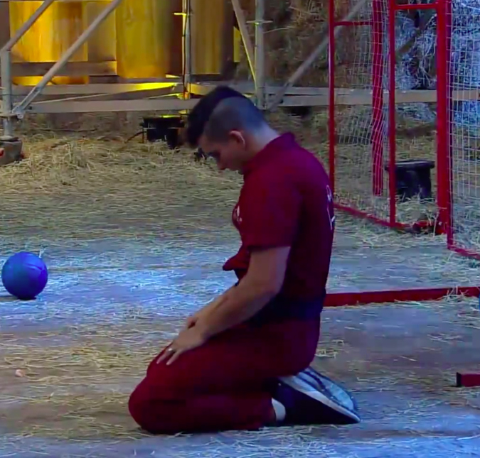 Felipe Sertanejo vence prova de fogo especial do grupo Terra