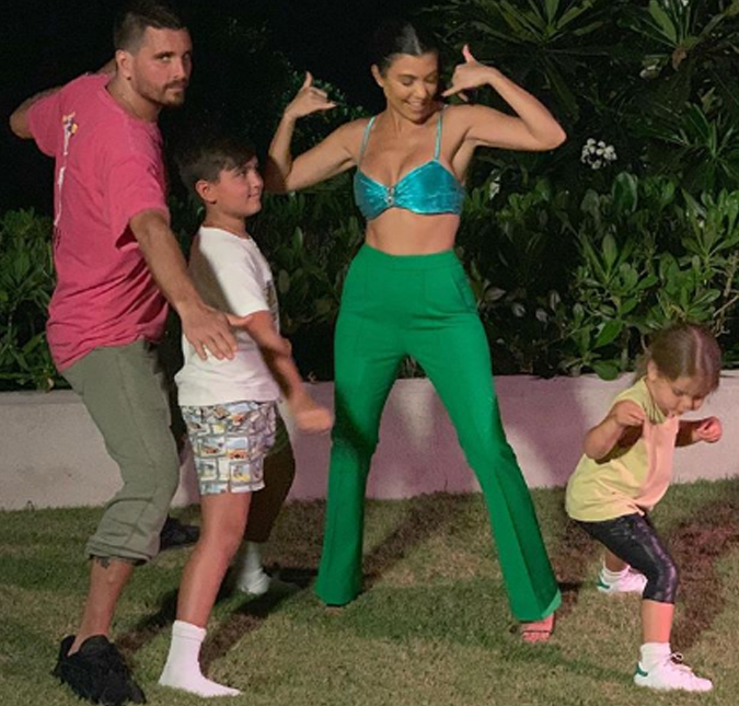Kourtney Kardashian tem momento de descontração com o ex e os filhos