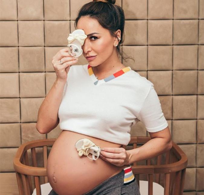 Anitta comenta em foto de Sabrina Sato: <i>- Estou esperando esse parto há dois anos</i>