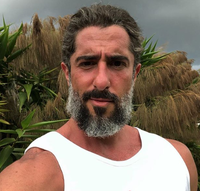 Marcos Mion assume que não pinta a barba