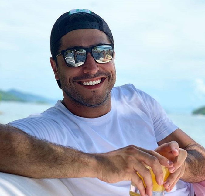 Thiago Magalhães curte show de músico que beijou Anitta