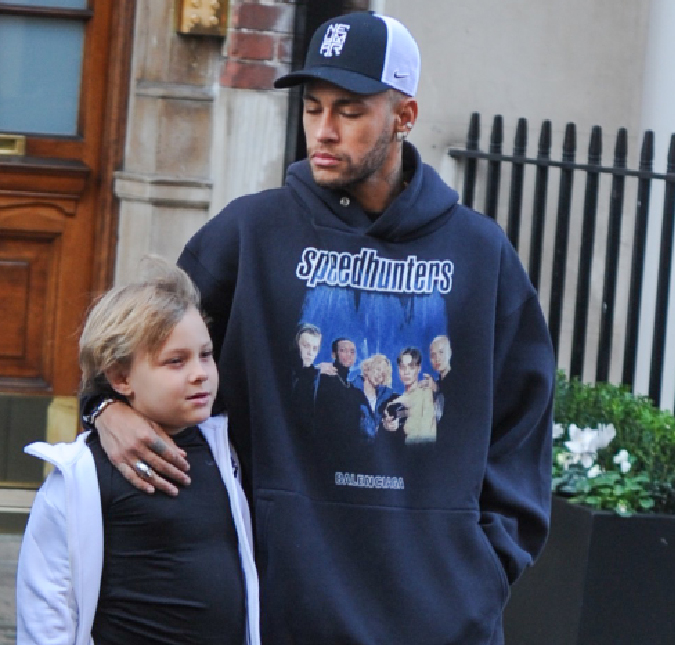 Neymar vai às compras com Davi Lucca, em Londres