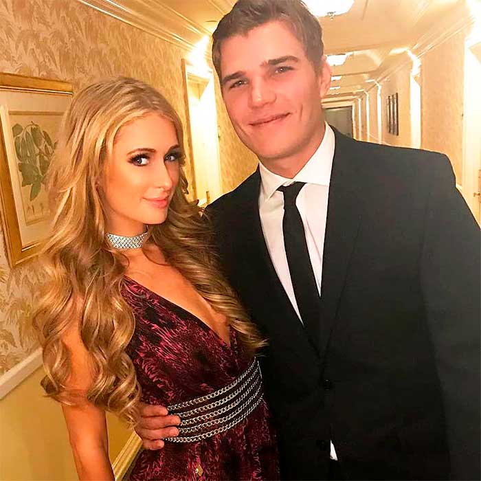 Ex-noivo de Paris Hilton quer aliança de três milhões e meio de reais de volta