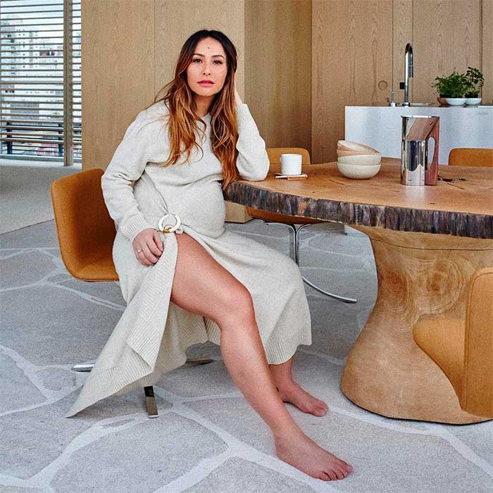 Sabrina Sato brinca sobre atraso de Zoe: <I>Deve estar retocando a maquiagem</i>