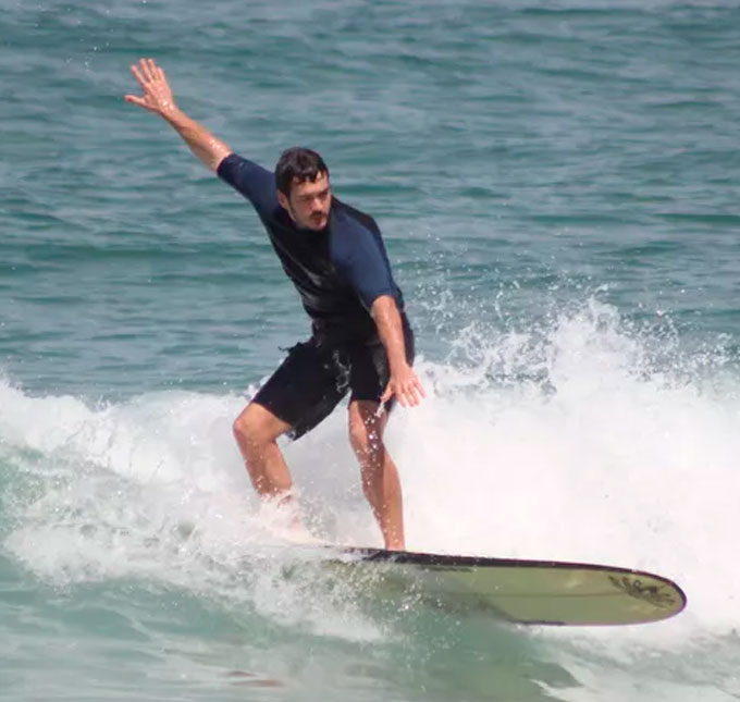 Marcos Veras fala sobre preparação para viver surfista em <i>Verão 90: - Estou indo muito bem</i>