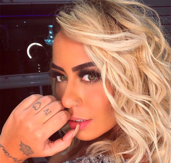 Em entrevista ao youtuber Matheus Mazzafera, Rafa confessou que não se incomoda com o fato de ser tratada publicamente como irmã do Neymar: - Não, tenho certeza que não. É um orgulho ser a irmã do Neymar. Legal ela pensar assim, né? Em entrevista ao youtuber Matheus Mazzafera, Rafa confessou que não se incomoda com o fato de ser tratada publicamente como irmã do Neymar: - Não, tenho certeza que não. É um orgulho ser a irmã do Neymar. Legal ela pensar assim, né?