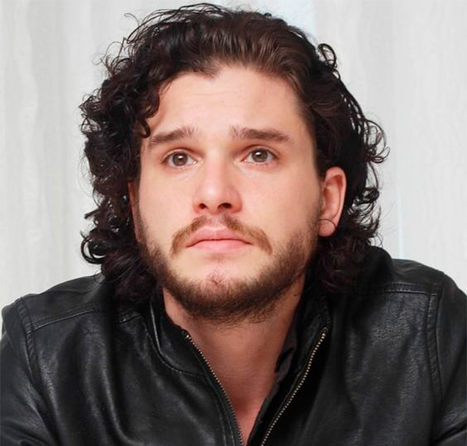 Ator de <i>Game of Thrones</i> nega caso com modelo russa que vazou nudes dele