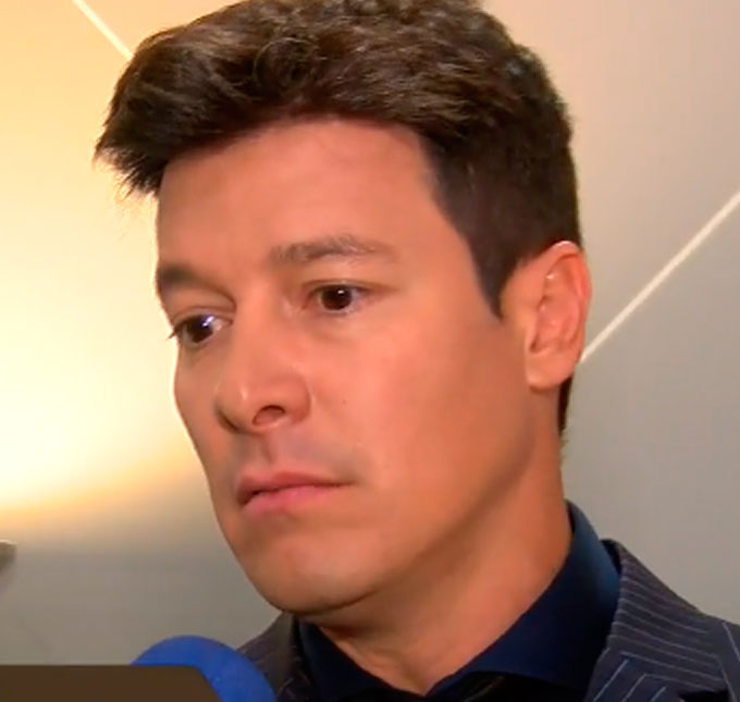 Em entrevista, Rodrigo Faro comenta polêmica envolvendo Silvio Santos e Claudia Leitte: <i>- Não foi legal, eu não faria</i>