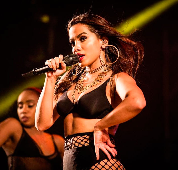 Anitta fala sobre expectativa de sucesso internacional: - <i>Não é milagre, é trabalho</I>
