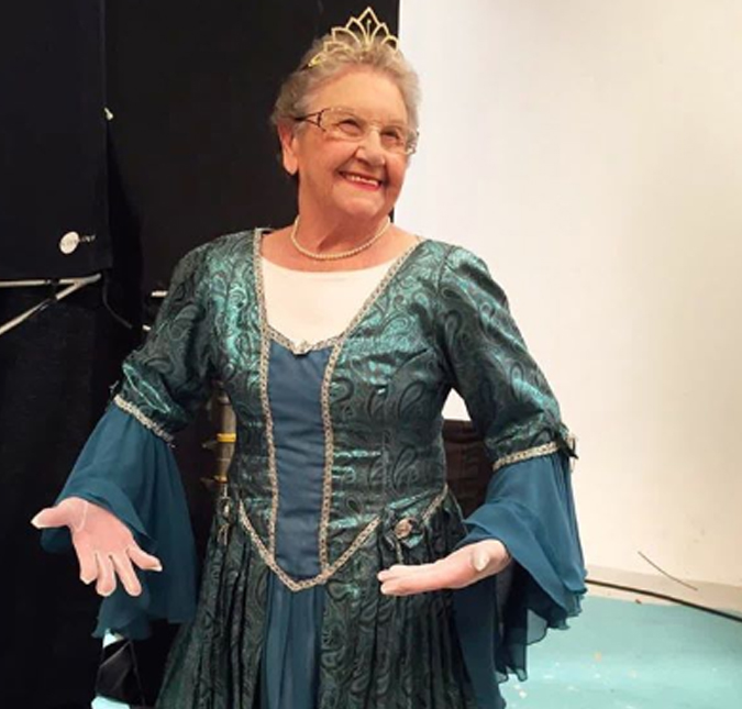 Palmirinha publica foto em seu <i>Instagram</i> vestida de princesa