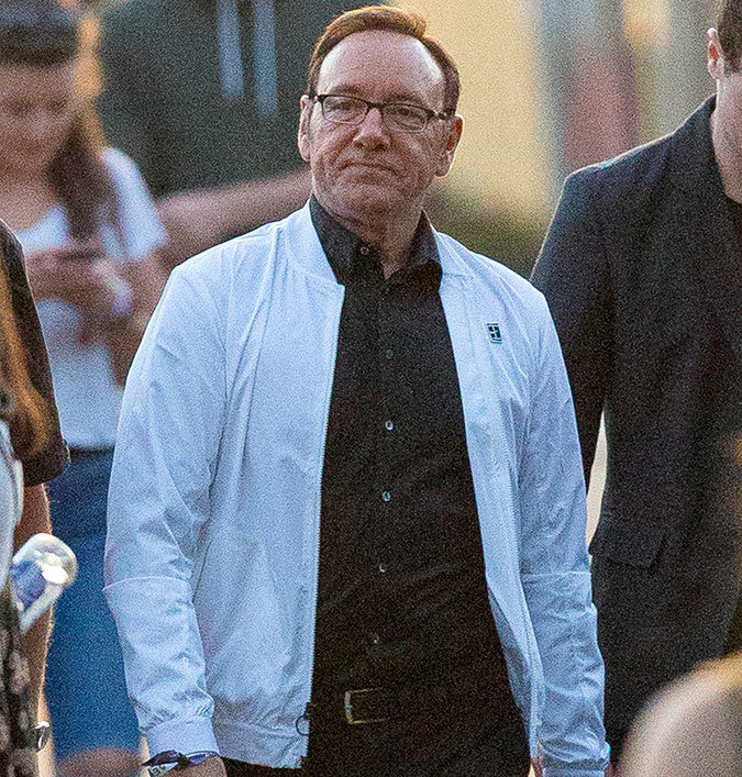 Kevin Spacey estaria fugindo da polícia após acusações de assédio sexual