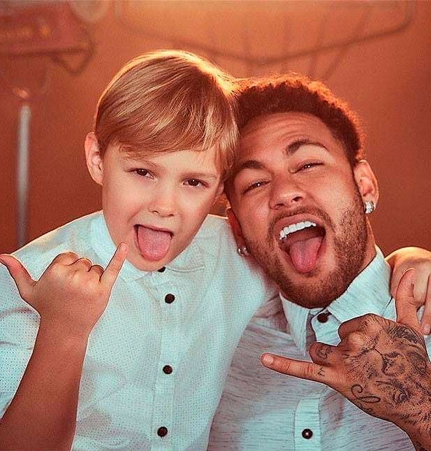 Davi Lucca entrevista artistas durante festa de fim de ano do Instituto Neymar, assista!