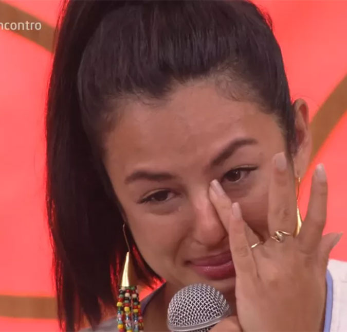 Yanna Lavigne ganha homenagem de Bruno Gissoni e chora com depoimento dos pais