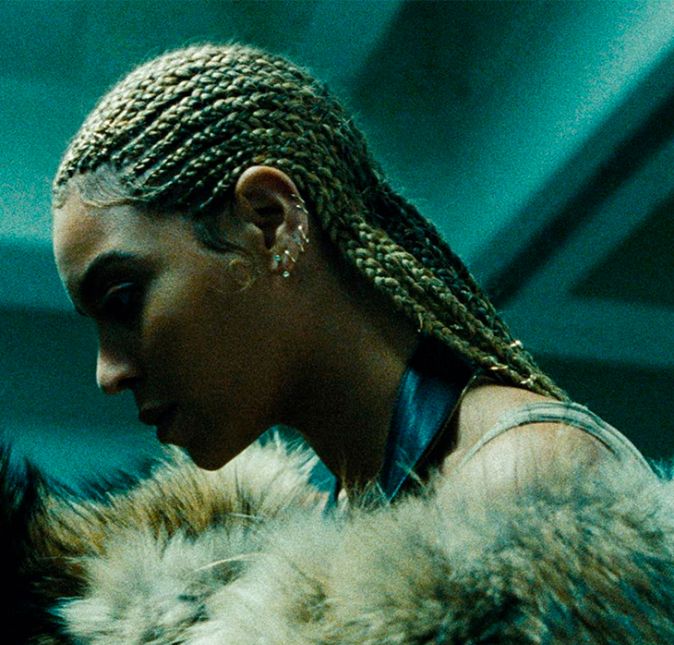 Em 2016, Beyoncé lançou a álbum Lemonade, que chamou atenção dos fãs e dos críticos por causa das letras que exploravam traição, machismo e racismo.