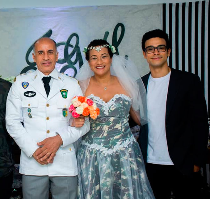 Mãe de Sergio Malheiros se casa com vestido militar e sem a presença de Sophia Abrahão, entenda!