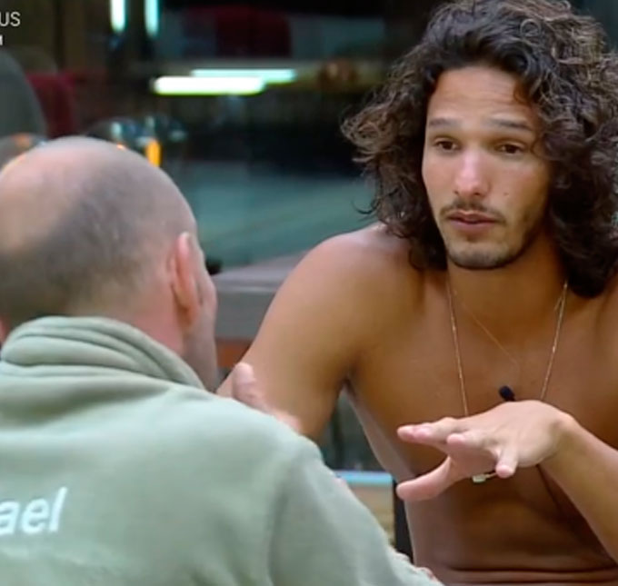 Após vencer a roça, João Zoli conversa com Rafael Ilha sobre brigas com Gabi Prado: <i>- Você poderia ter se saído muito superior</i>