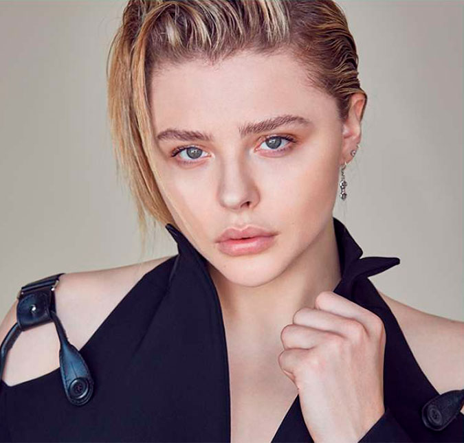 Chloe Grace Moretz é vista aos beijos com modelo na Califórnia