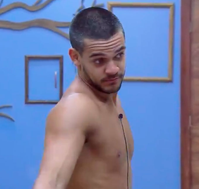 Após prova do fazendeiro, Evandro Santo se irrita e Caique Aguiar diz: <i>- Só está assim porque eu ganhei</i>