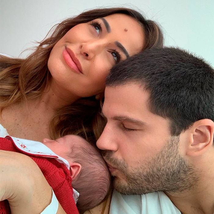 Sabrina Sato posa amamentando Zoe e Duda posta clique dos três, vem ver