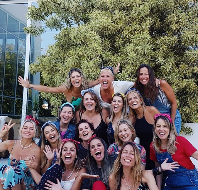 Xuxa reúne suas ex-paquitas para amigo secreto em casa; veja!