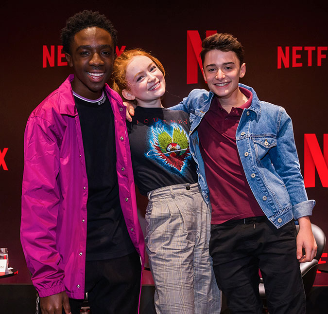Astros de <i>Stranger Things</i> falam sobre a pressão que sentem e elogiam brasileiros: <i>- É ótimo ver o quão apaixonados os fãs são</i>