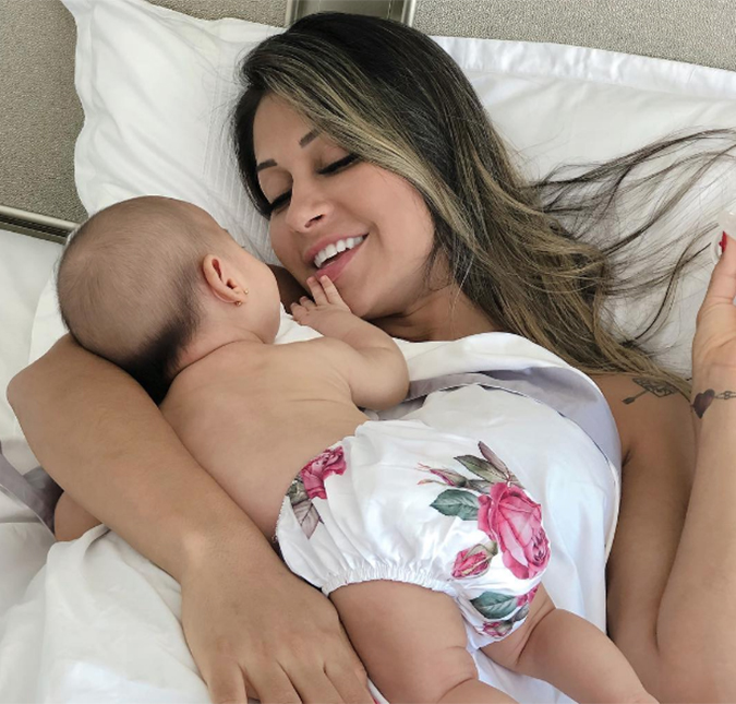 Mayra Cardi explica decisão de não mostrar o rosto da filha: <I>A vida é minha e essa decisão cabe a mim</i>