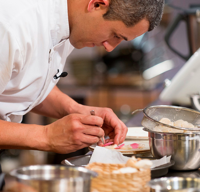 Rafael vence o <i>MasterChef Profissionais</i>; saiba tudo o que rolou na final!