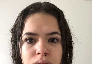 Maísa Silva publica foto com o nariz sangrando e brinca: <I>Saí do banho hoje igual a Eleven</i>
