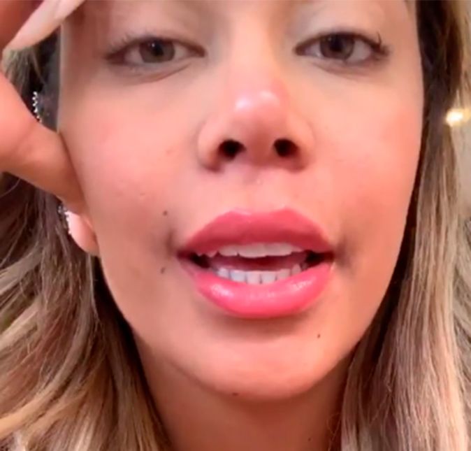 Em seus Stories, a socialite revelou que já recorreu à cirurgia para alterar o formato de seu nariz: - Gente, semana passada eu fiz limpeza de pele e foi muito bom! Porque, para quem não sabe ou para quem já sabe, eu fiz o meu nariz. Eu levantei ele um pouco, porque ele era muito para baixo. Mas não foi tão simples assim, já que Rafa contou que fez o procedimento contra a vontade dos pais: - Eu não tinha coragem, meus pais não deixavam. Mas eu fiz! Para quem não percebeu e para quem percebeu, parabéns, vocês olham muito para minha cara. Em seus Stories, a socialite revelou que já recorreu à cirurgia para alterar o formato de seu nariz: - Gente, semana passada eu fiz limpeza de pele e foi muito bom! Porque, para quem não sabe ou para quem já sabe, eu fiz o meu nariz. Eu levantei ele um pouco, porque ele era muito para baixo. Mas não foi tão simples assim, já que Rafa contou que fez o procedimento contra a vontade dos pais: - Eu não tinha coragem, meus pais não deixavam. Mas eu fiz! Para quem não percebeu e para quem percebeu, parabéns, vocês olham muito para minha cara.