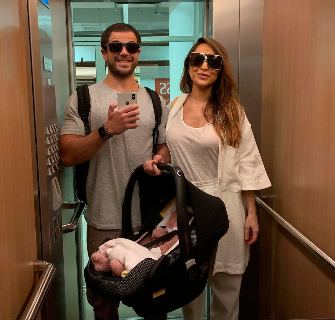 Zoe Sato aparece com rostinho borrado em foto de seu primeiro passeio, confira!