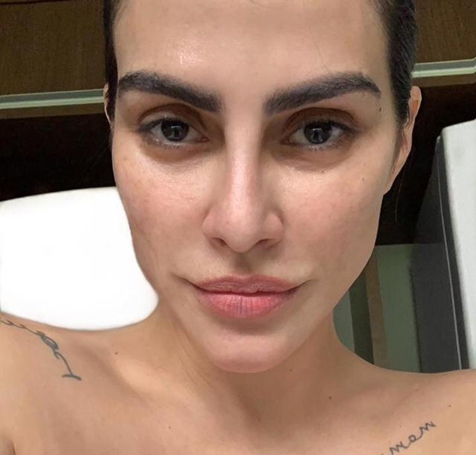 Cleo ousa novamente e posta foto usando apenas meia-calça; confira!