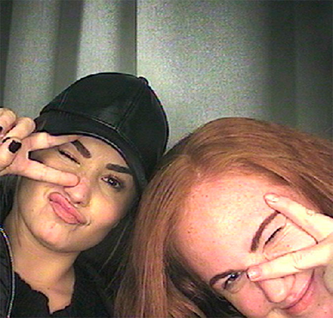 Amiga de Demi Lovato posta foto da cantora durante época em que estava na reabilitação