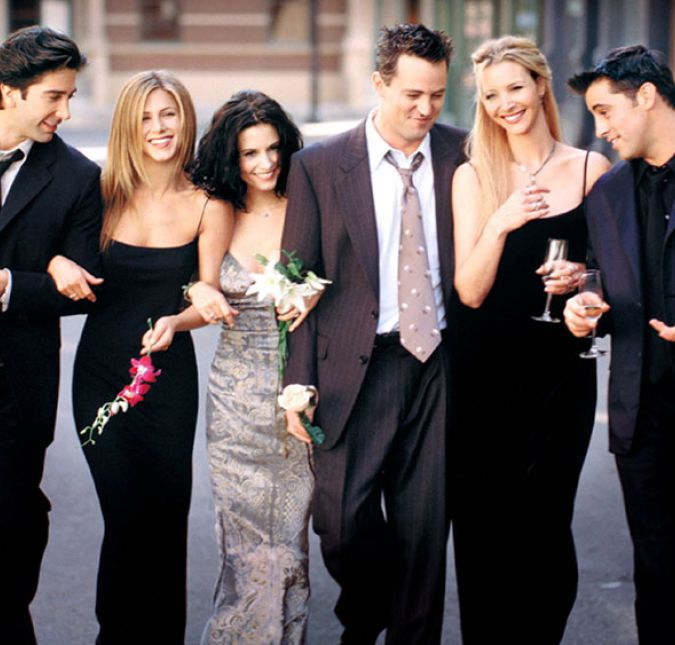 Desta aqui todo mundo lembra! Os seis amigos de Friends passaram dez anos no Central Perk e já eternizaram o café mais famoso de Nova York! E a reunião dos amigos realmente saiu em 2021, para a alegria dos fãs.