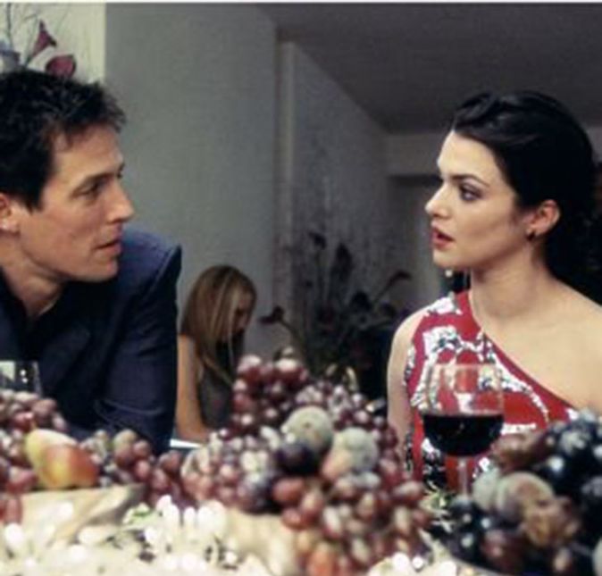 Will, personagem de Hugh Grant, é um solteirão que usa um garotinho de apenas 12 anos de idade para se aproximar das mulheres. E é claro que um desses encontros acontece em uma noite de Ano Novo.