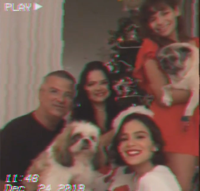 Bruna Marquezine faz vídeo fofo em família ao celebrar o primeiro Natal em sua nova casa, confira!