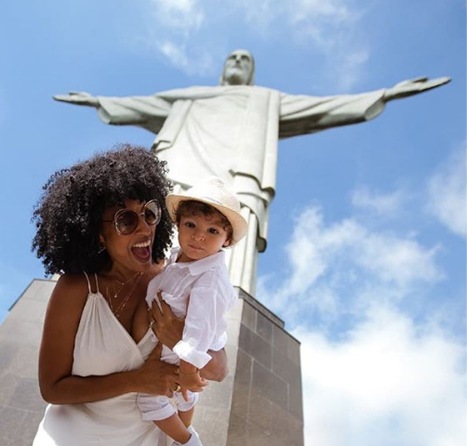 Sheron Menezzes compartilha fotos inéditas do batizado de seu filho