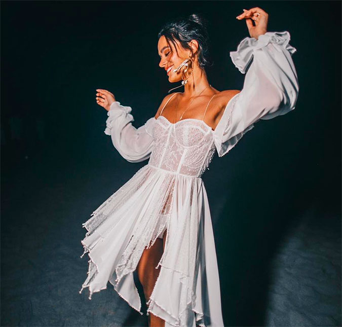 Linda, leve e solta: Bruna Marquezine curte balada aos beijos com Gian Luca Ewbank, diz colunista