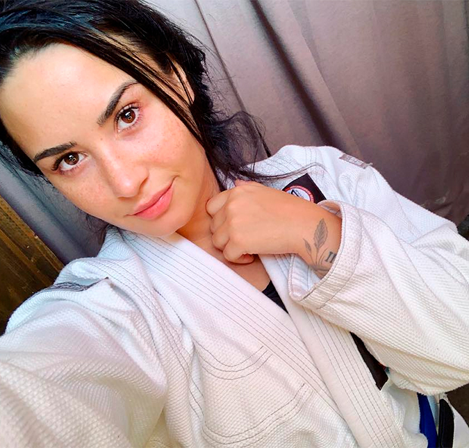 Após overdose, Demi Lovato posta texto de Ano Novo: <I>Grata pelas lições que aprendi este ano</i>