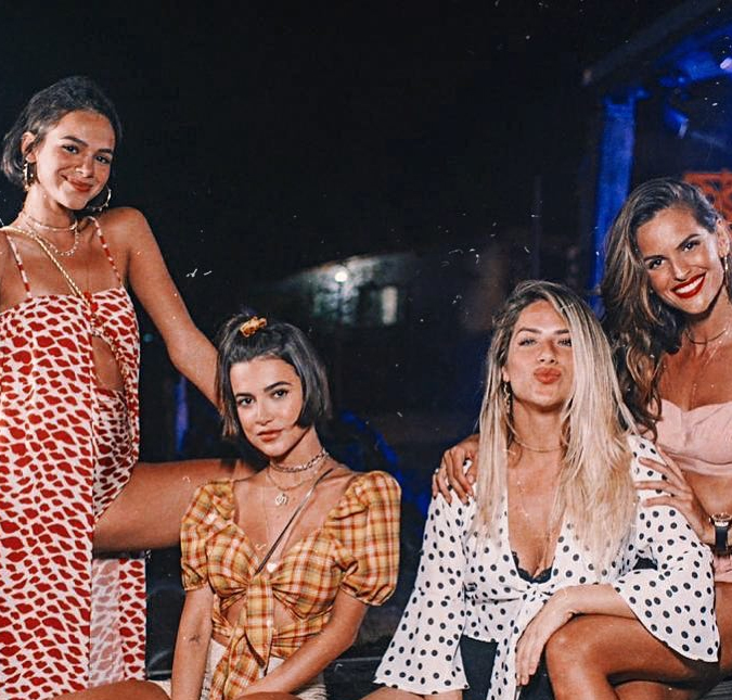 Giovanna Ewbank posa com Bruna Marquezine, Manu Gavassi e Izabel Goulart: <i>Quarteto Fantástico</i>