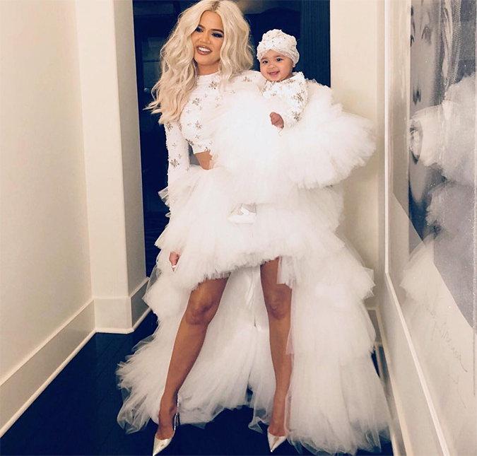 Khloé Kardashian faz meme com a filha True Thompson e posta em rede social