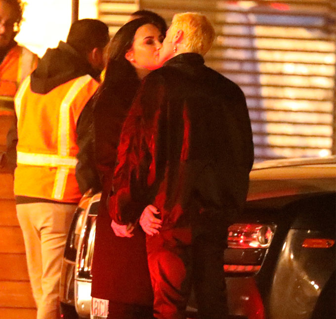 Demi Lovato está se afastando da família e amigos por conta de suposto namorado, diz <i>site</i>