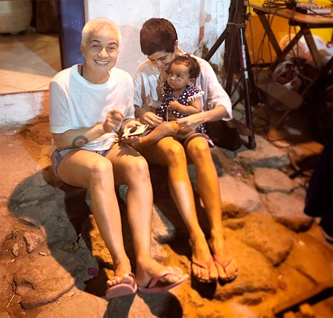 Nanda Costa e Lan Lanh postam foto com criança e comentam: <i>Treinando</i>