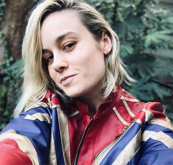 Brie Larson faz flexão com correntes nas costas em vídeo de bastidores de <i>Capitã Marvel</i>, assista!