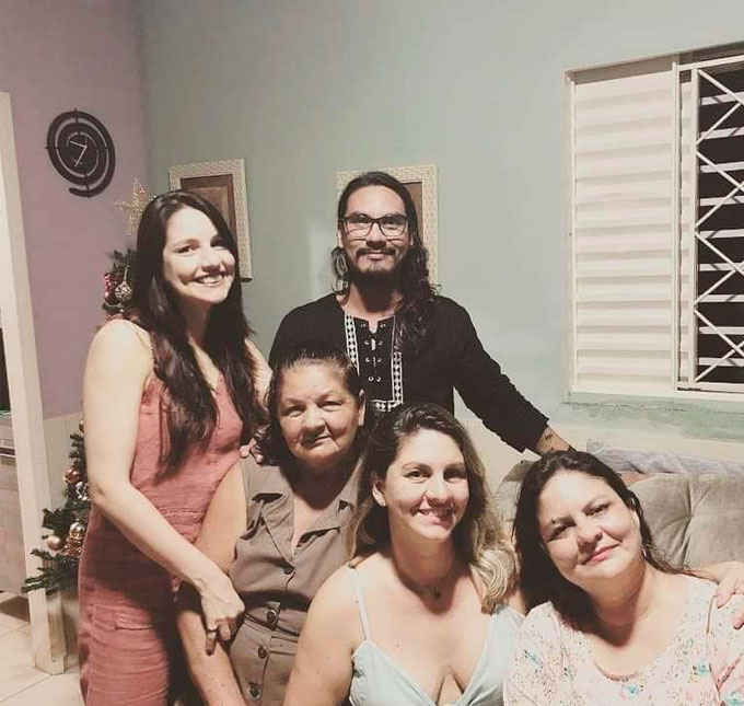 Após polêmica, família de Vanderson, do <i>BBB19</i>, nega acusações de agressão e explica: <i>- Ele a imobilizou</i>